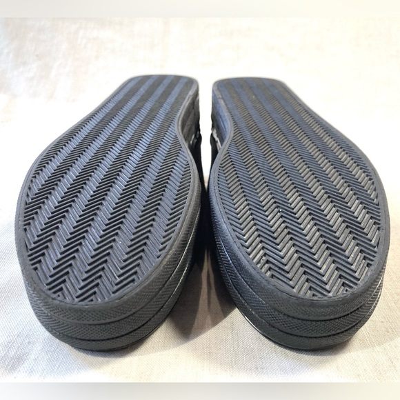 Divided black canvas lace-up platform sneakers - Picture 7 of 11